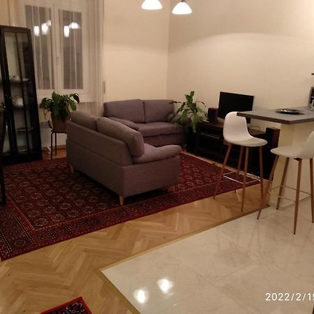 A Quiet Place In The Heart Of The City Будапеща Екстериор снимка