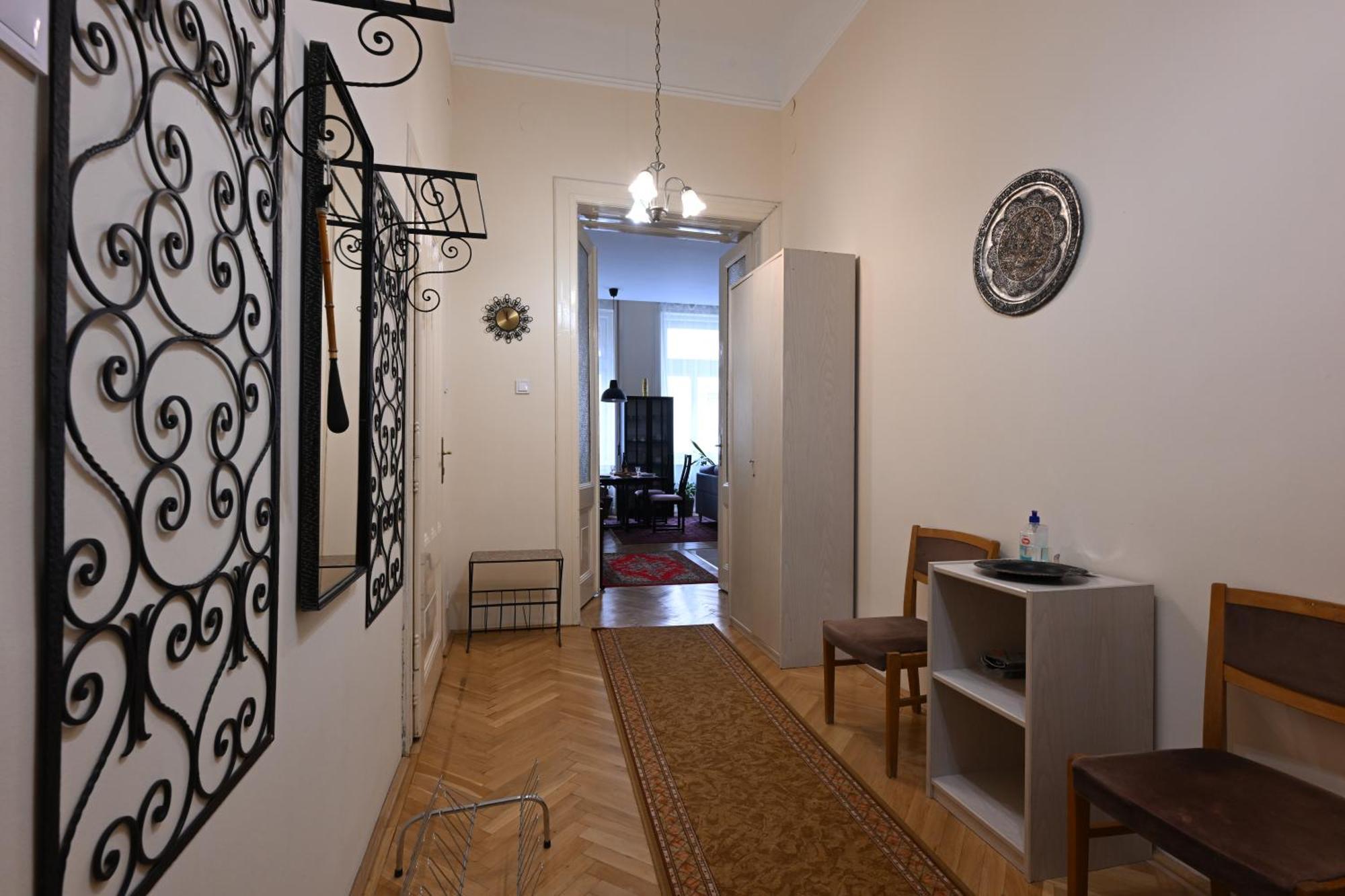 A Quiet Place In The Heart Of The City Будапеща Екстериор снимка