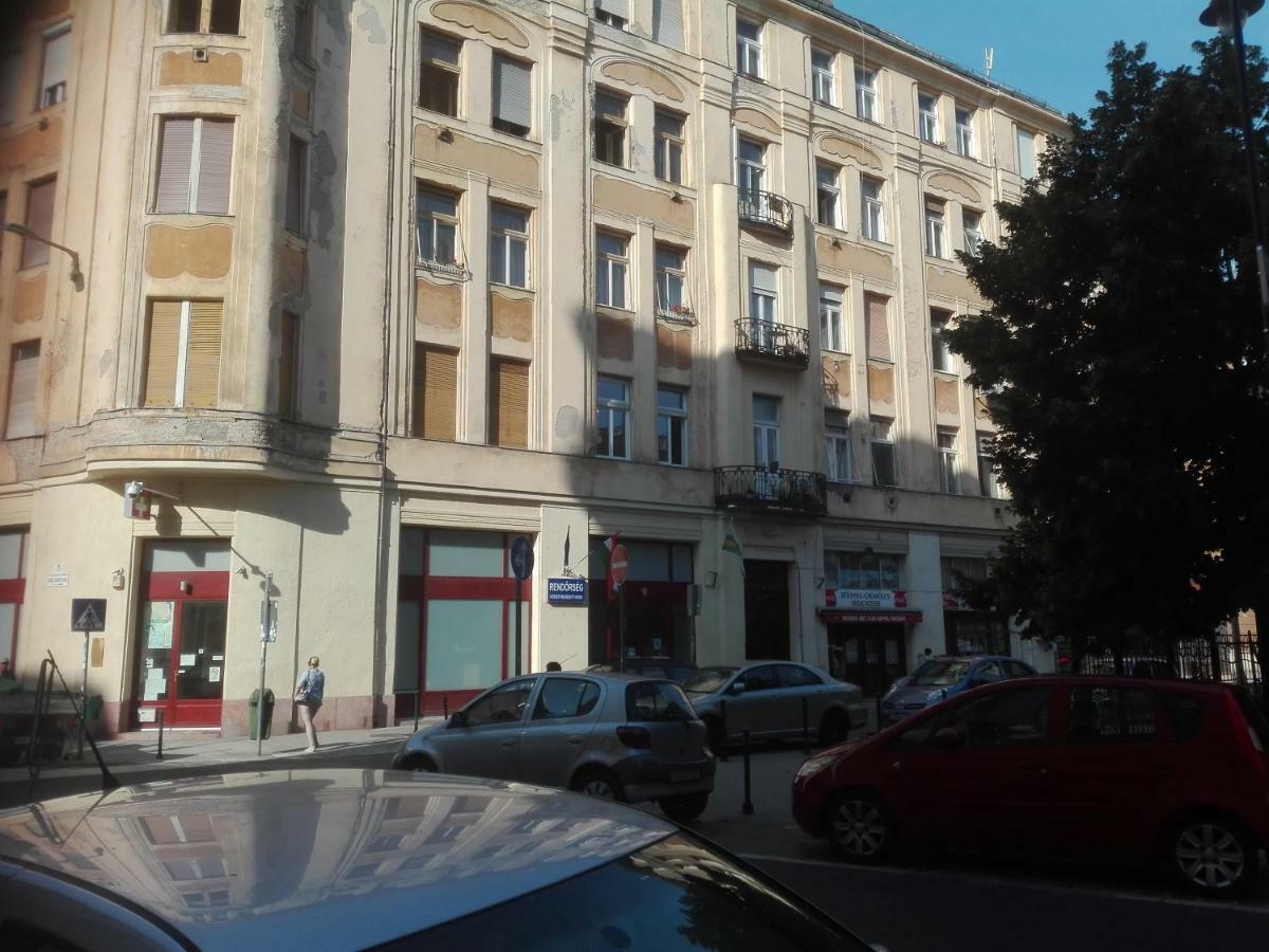 A Quiet Place In The Heart Of The City Будапеща Екстериор снимка